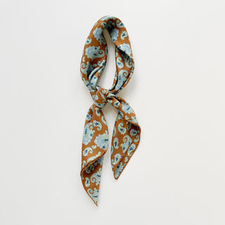 Honey brown paisley 65 cm men’s silk square scarf – double-sided print with hand-rolled edges